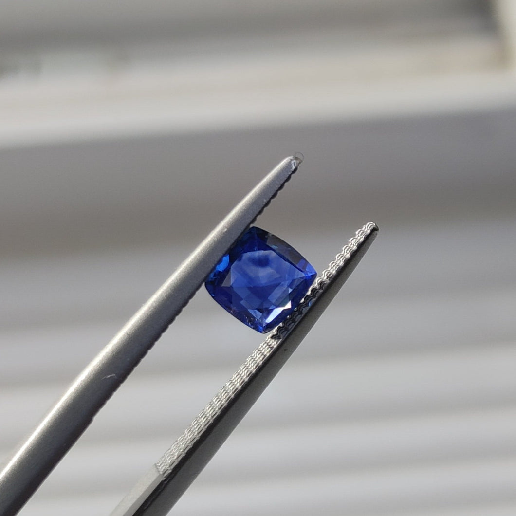 0.70ct Natural Blue Sapphire