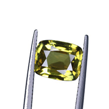 Load image into Gallery viewer, 4.72ct Natural Green Sapphire
