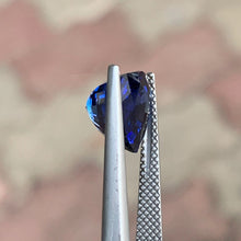 Load image into Gallery viewer, 5.76ct Natural Heart Blue Sapphire.
