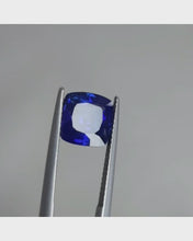 Load and play video in Gallery viewer, 5.43ct Natural Blue Sapphire.
